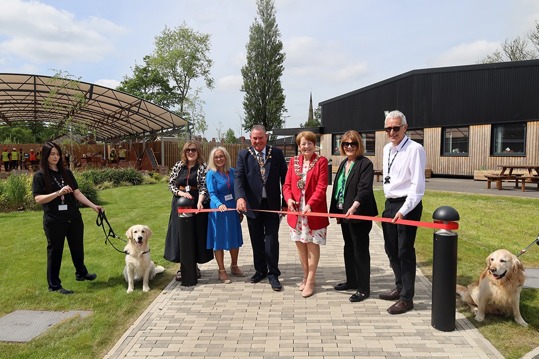 The principal, mayor and other VIPs cut the red ribbon