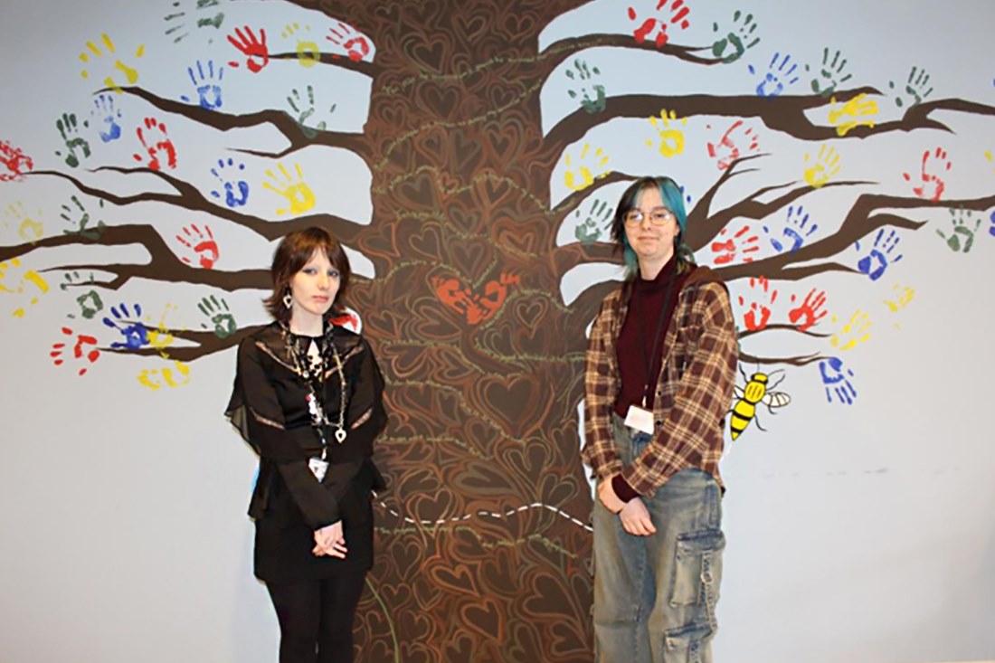 Enya and Isabelle with the mural